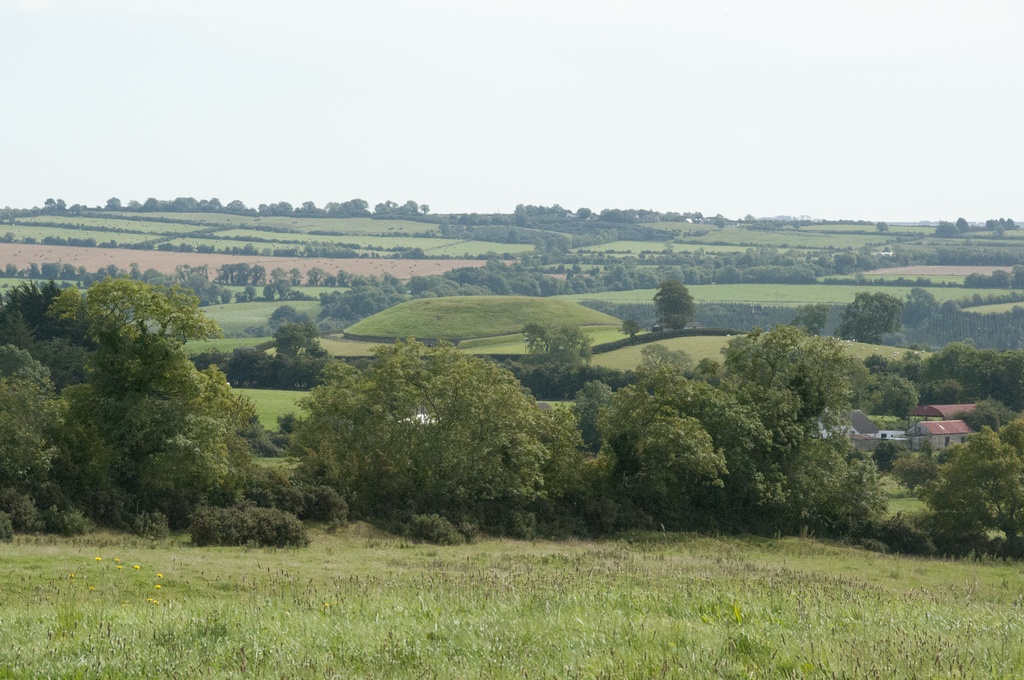 01-05KnowthNewgrange